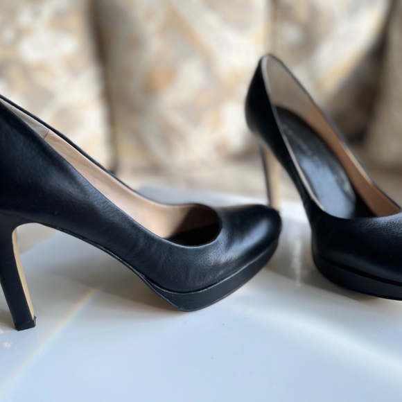 Black, size 8, Banana Republic; 4” heel - Picture 3 of 4